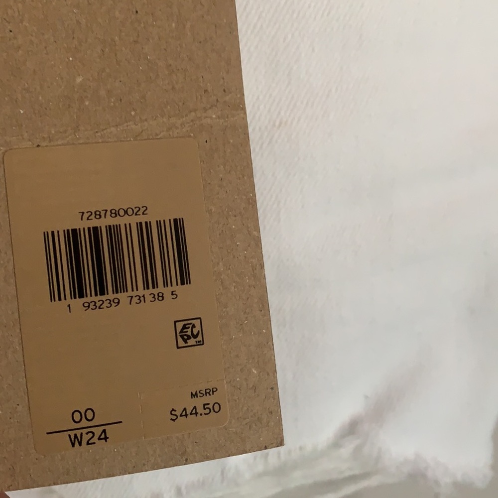 Levi’s High Rise Short - Picture 2 of 4